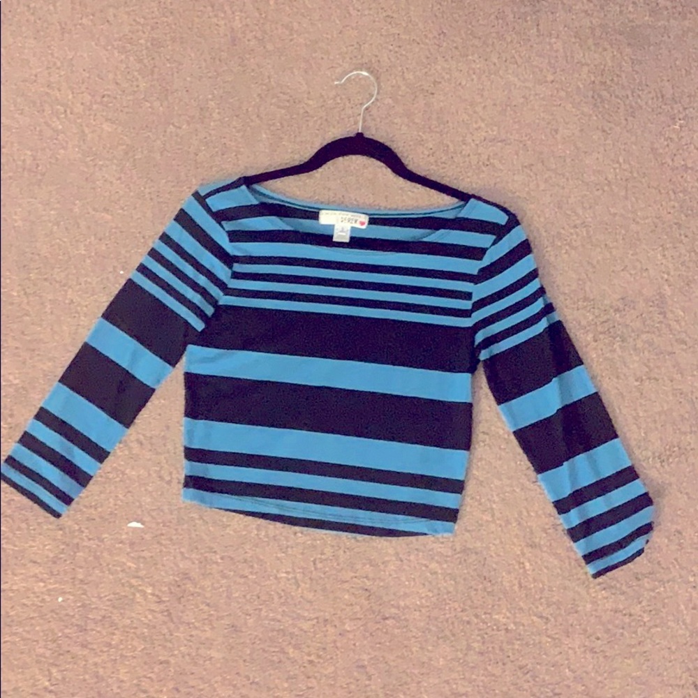 Mid/long sleeve crop top